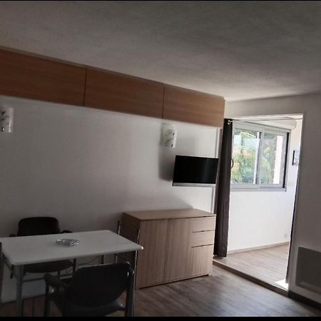 Frejus-Plage Et Centre-Ville, 28 M2, Accueil 4 Personnes, Francais, English Spoken Luaran gambar