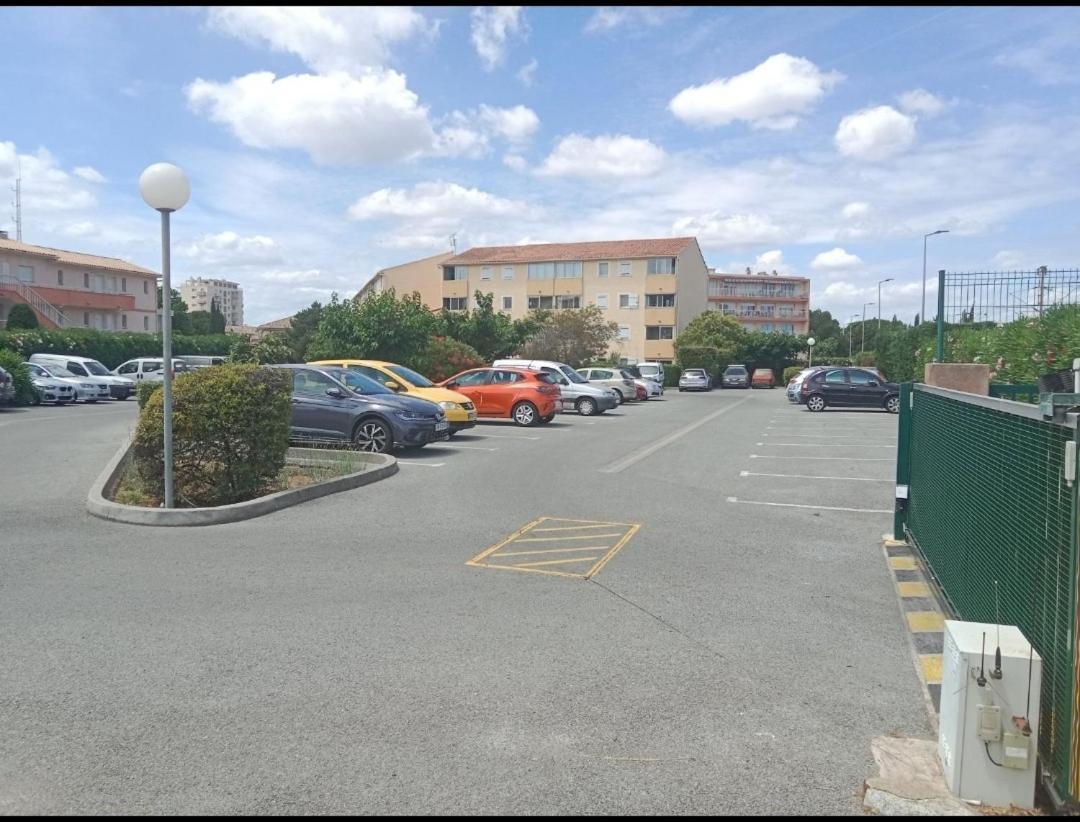 Frejus-Plage Et Centre-Ville, 28 M2, Accueil 4 Personnes, Francais, English Spoken Luaran gambar